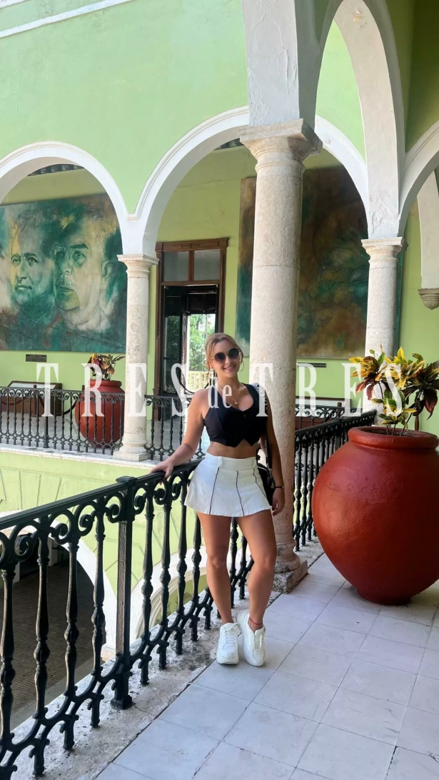 Valentina, Hola, mi nombre es V