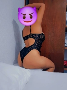 ¿Quieres conocer a una escort grandes mamas en Cancún? Esmeralda te espera