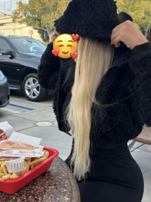 Sol es una de las chicas de presencia imponente más solicitadas hoy