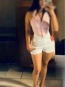 Nina, una modelo de élite espectacular e independiente