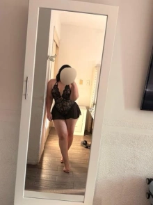 Jade presenta su book de fotos reales de alta gama