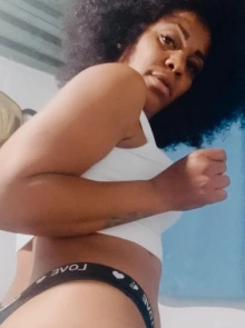 Yarlenis es escort de lujo con atención exclusiva