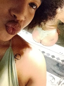 Descubre mujeres VIP como Ahinoa en nuestro listado