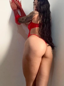 Megan presenta su book de fotos reales de alta gama