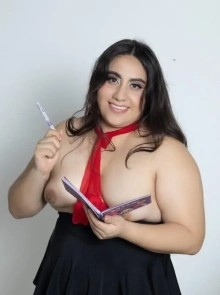 Luna González presenta su book de fotos reales de alta gama