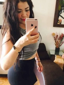 Karen, una modelo de élite espectacular e independiente